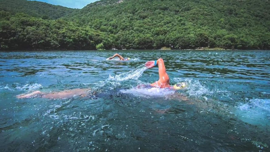Triathlon Lago di Gusana Fase di Nuoto1