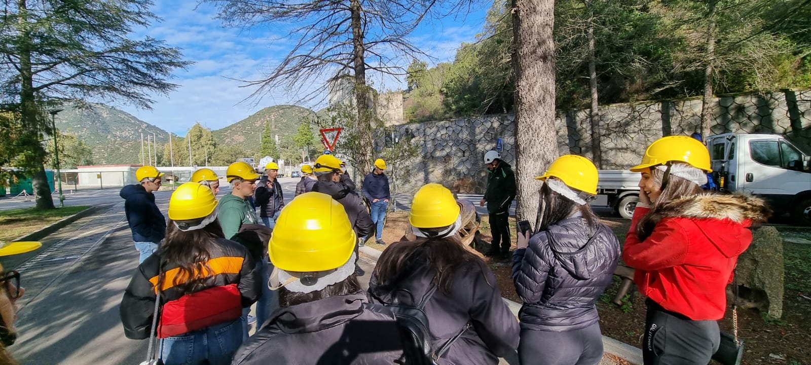 Alunni e alunne dell’ITCG Floris di Gavoi (Nuoro) in visita presso la centrale idroelettrica del Taloro